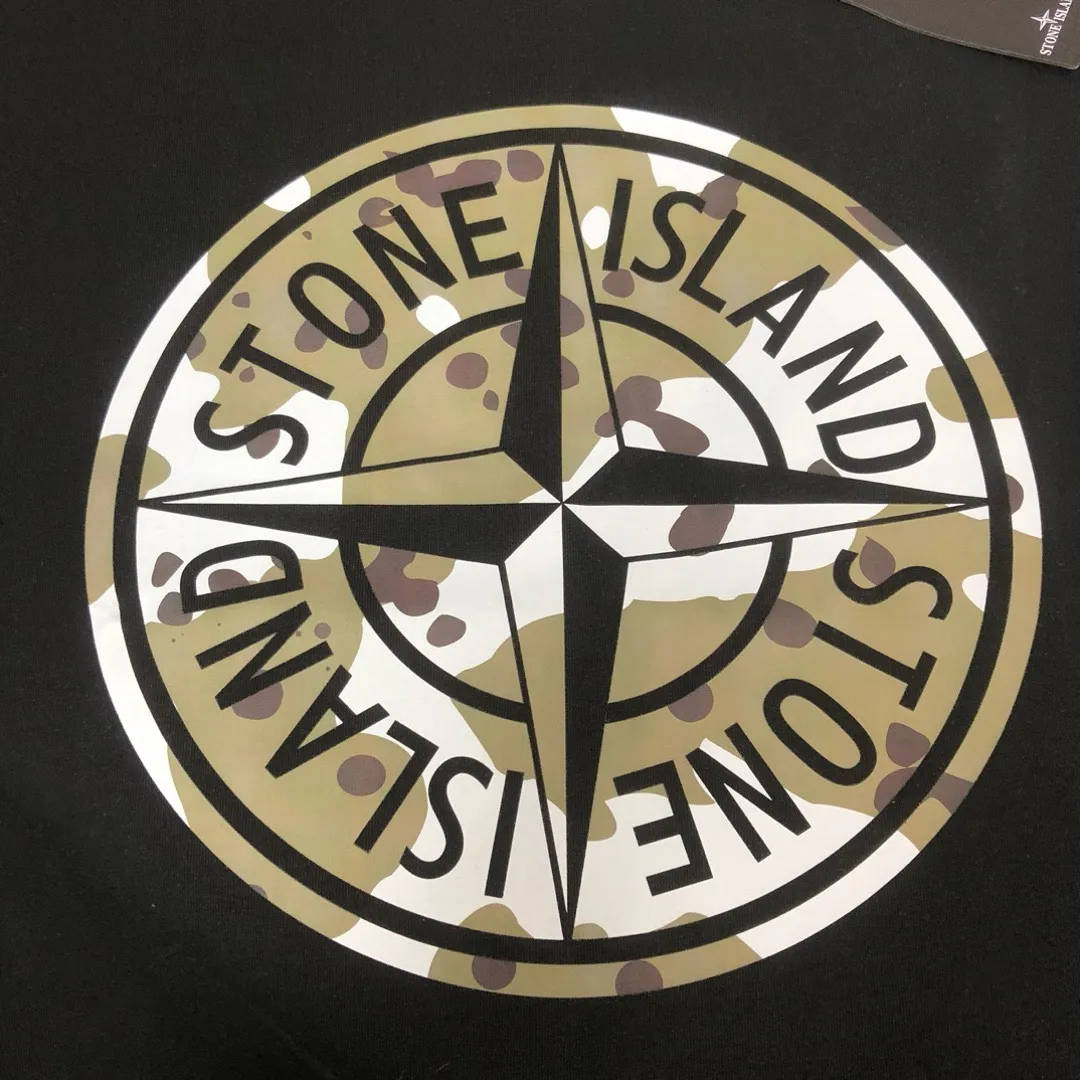 W679#P110💰 2025🆕 Stone lsland/Stone Island camouflage compass logo printed short-sleeved T-shirt ⚠️[Original creation with high control of details] - Made of 260 grams of combed cotton double yarn, soft and comfortable to the touch, sweat-absorbent and breathable. - Simple basic and versatile style, original quality, the first choice for couples. - Made in a large factory, four needles and five threads on the shoulder, neat routing, high quality workmanship. - Same style for men and women. Very versatile, one piece for everyone, details are clearly visible. Color: Black White Size: M L